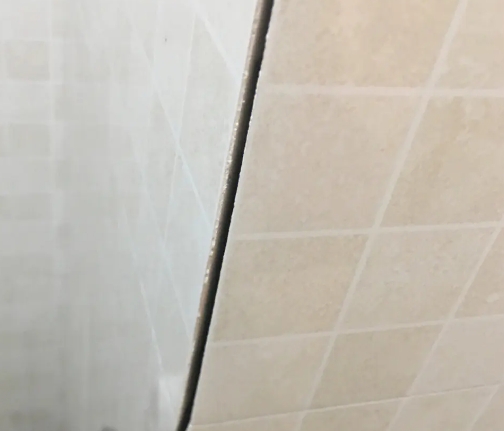五常瓷砖空鼓维修公司分享阳台瓷砖脱落的修复过程可以分为以下几个步骤